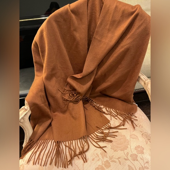 NWT 100% cashmere caramel color scarf/body warp - Picture 3 of 4